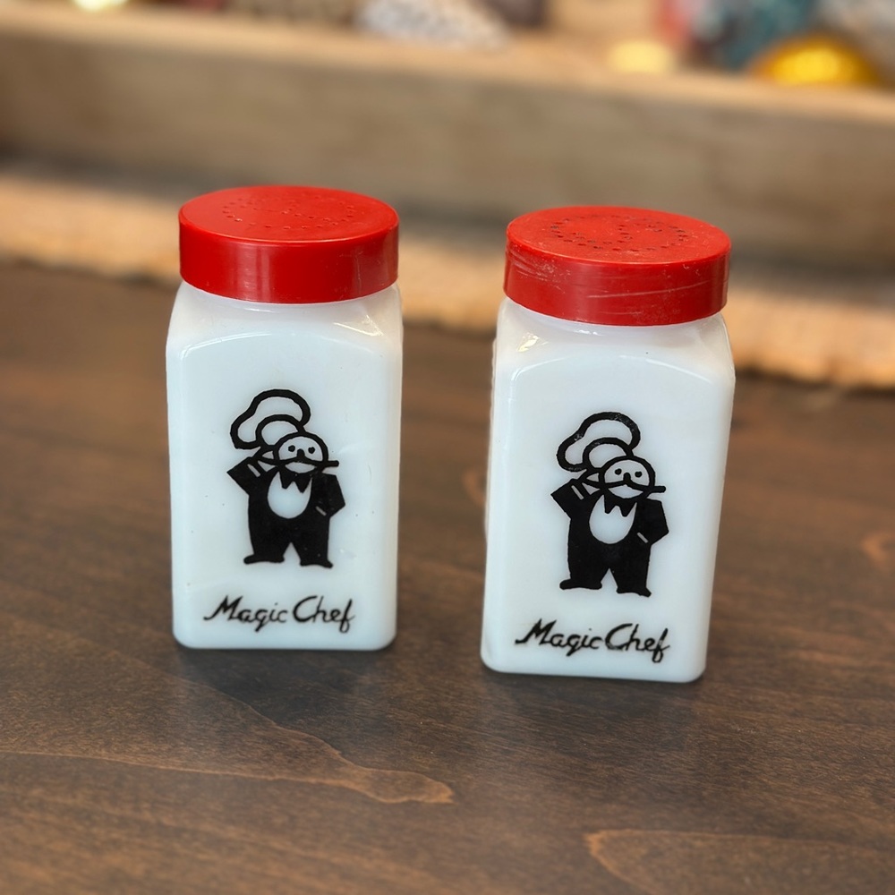 Magic Chef Vintage Salt & Pepper Shakers